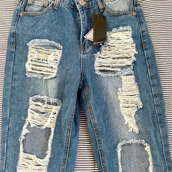 NWT: Nasty Gal Ripped Cropped Jeans - Picture 2 of 3